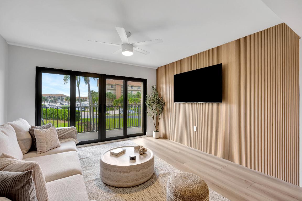 501 Seafarer Circle 204