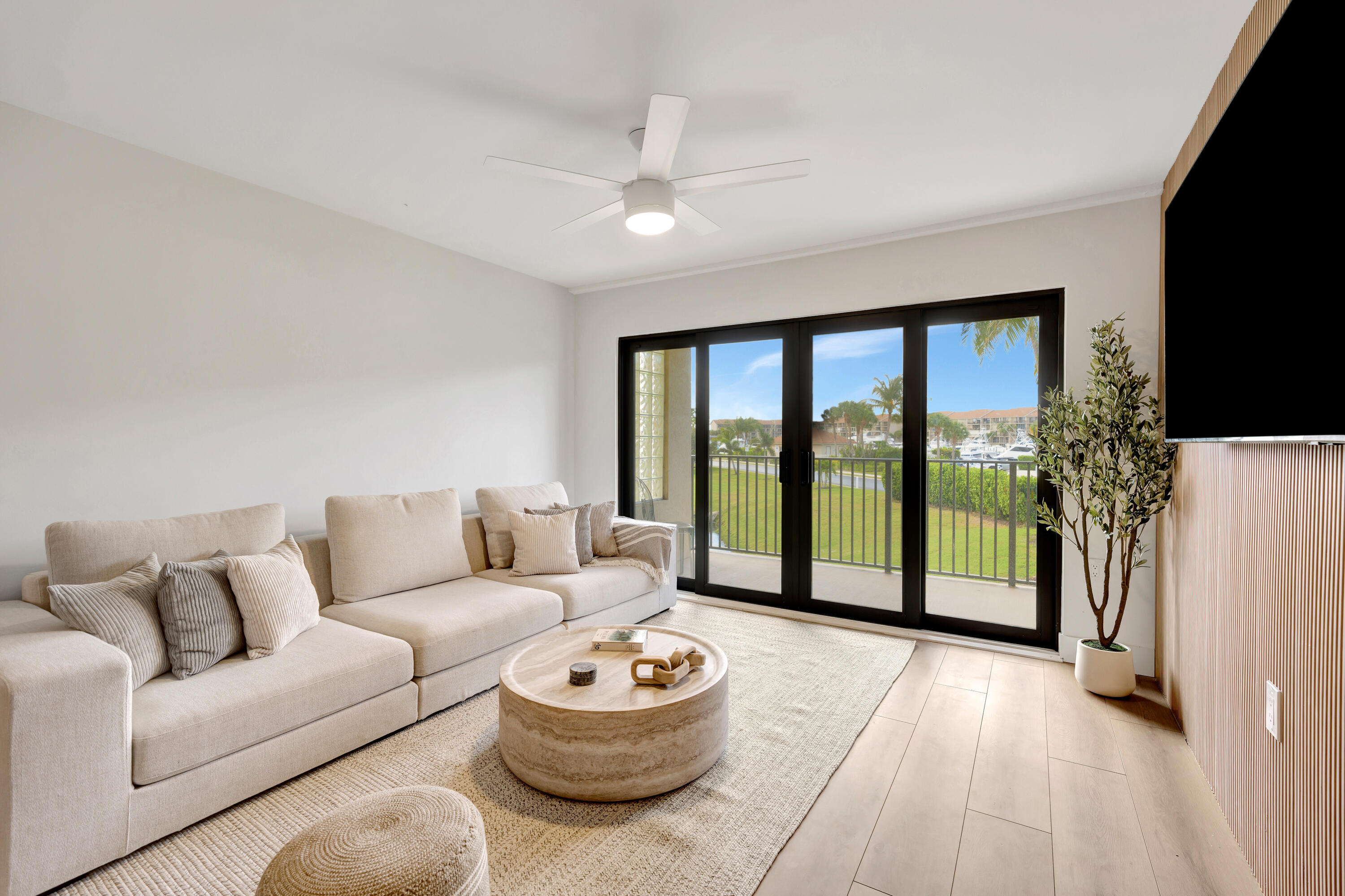 501 Seafarer Circle 204