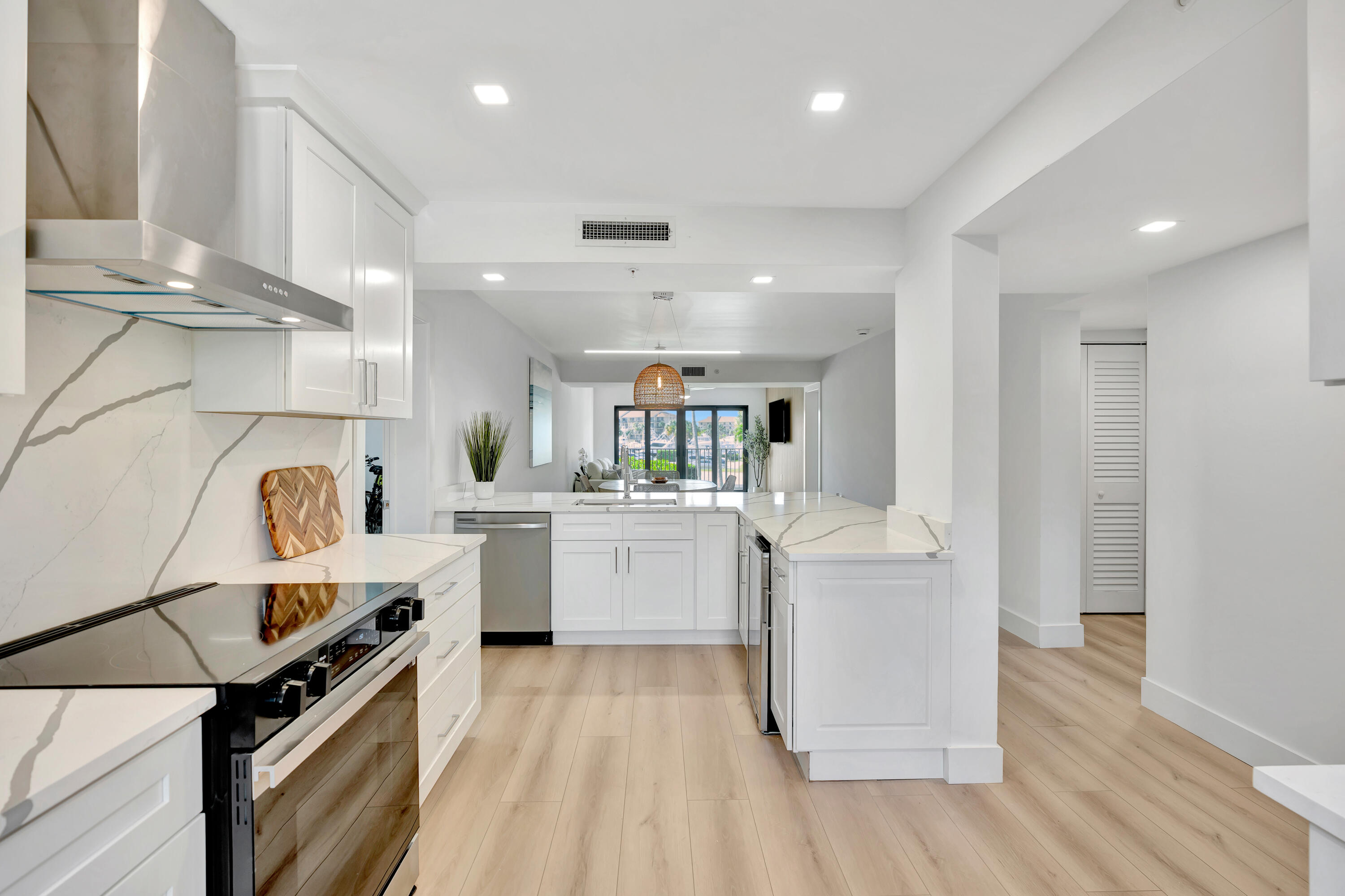 501 Seafarer Circle 204