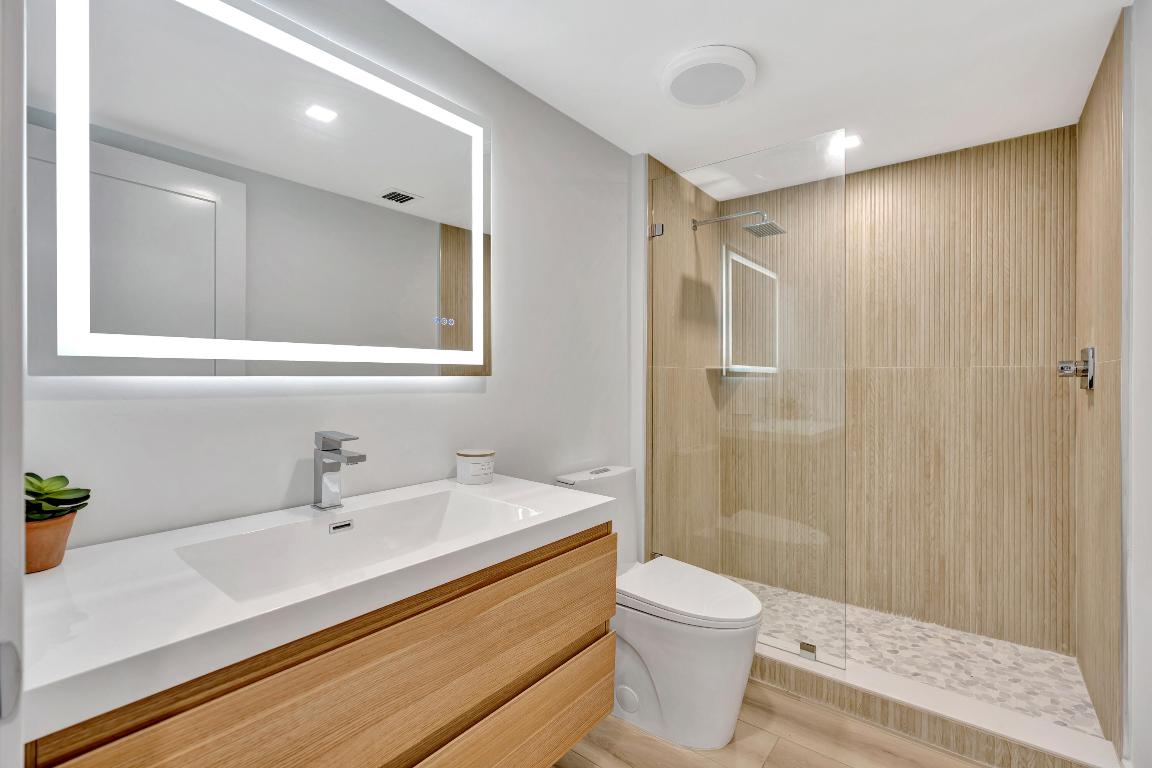 501 Seafarer Circle 204