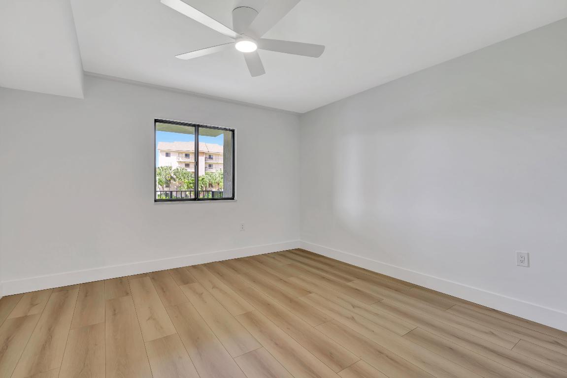 501 Seafarer Circle 204