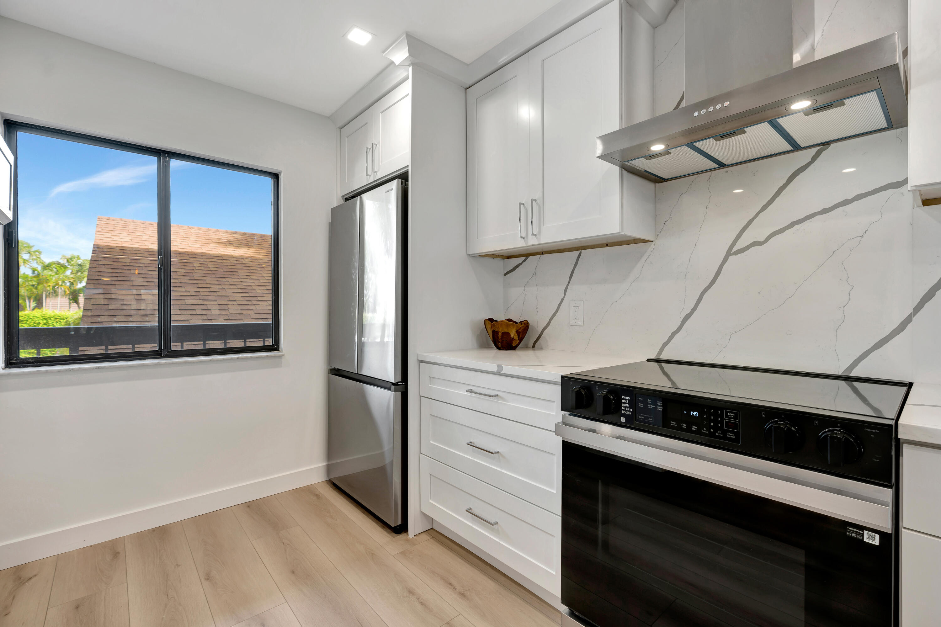 501 Seafarer Circle 204