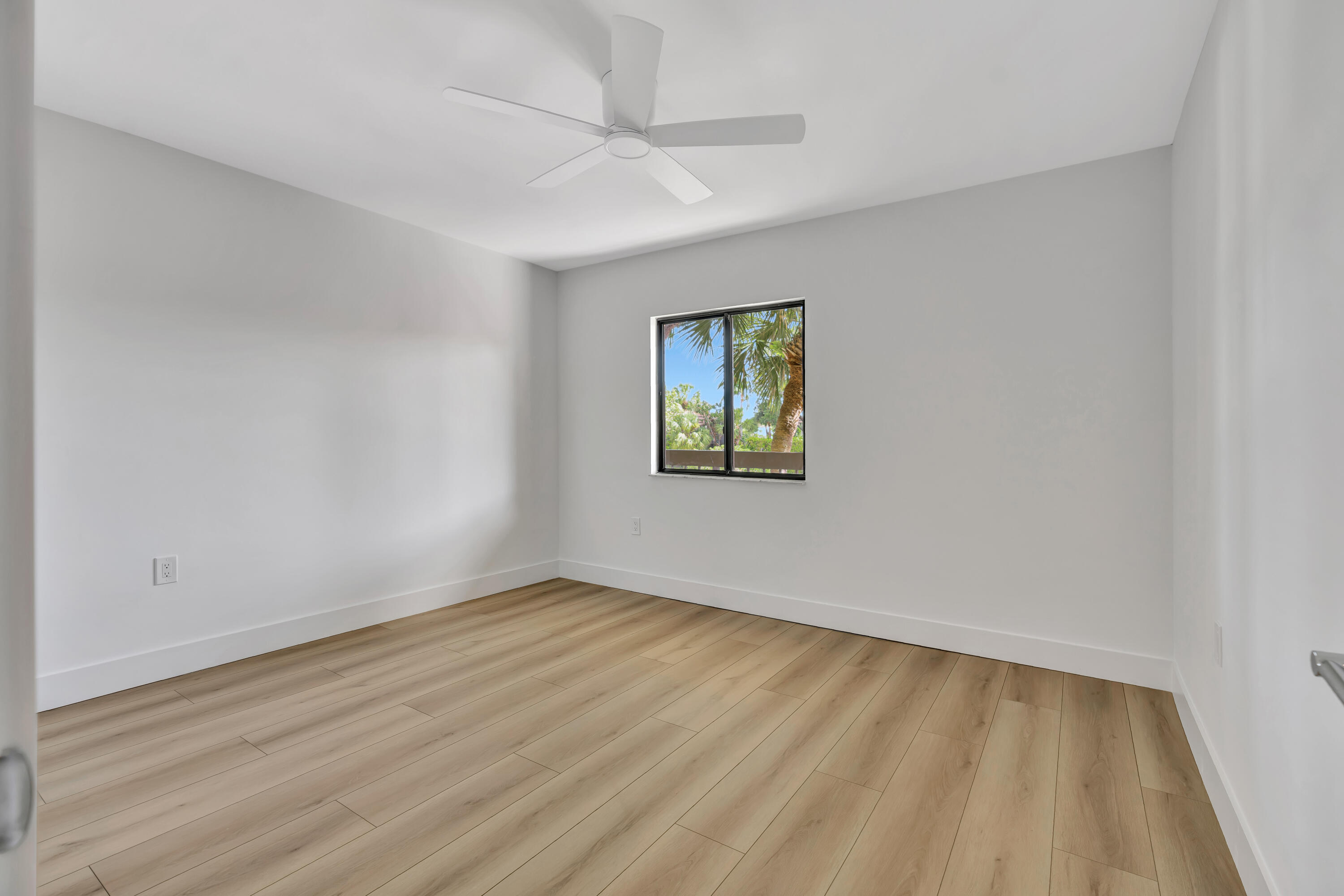 501 Seafarer Circle 204