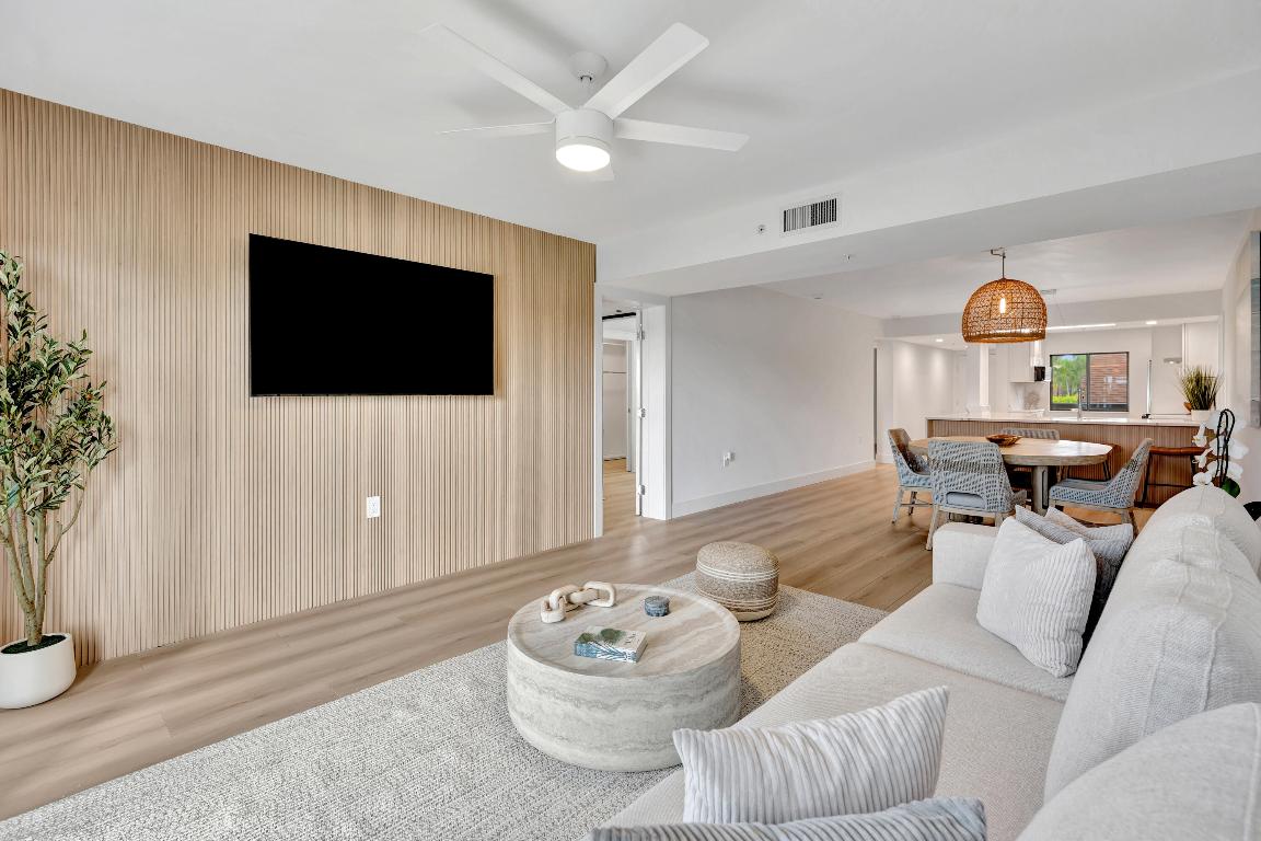 501 Seafarer Circle 204