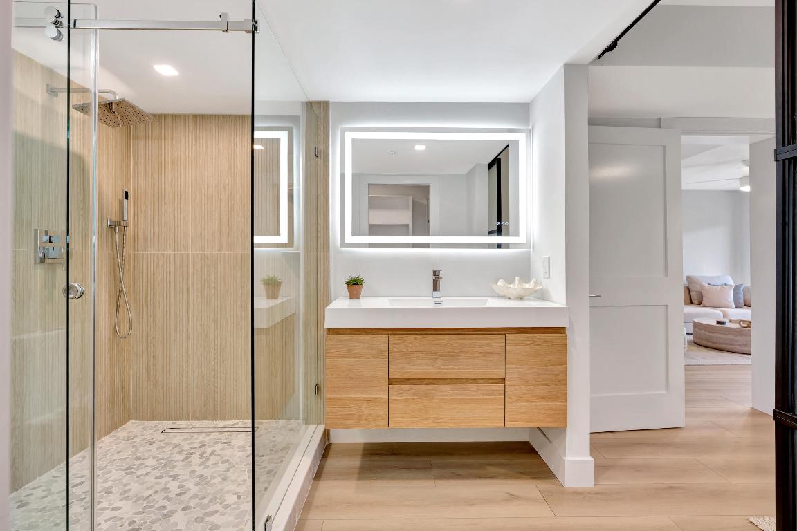 501 Seafarer Circle 204