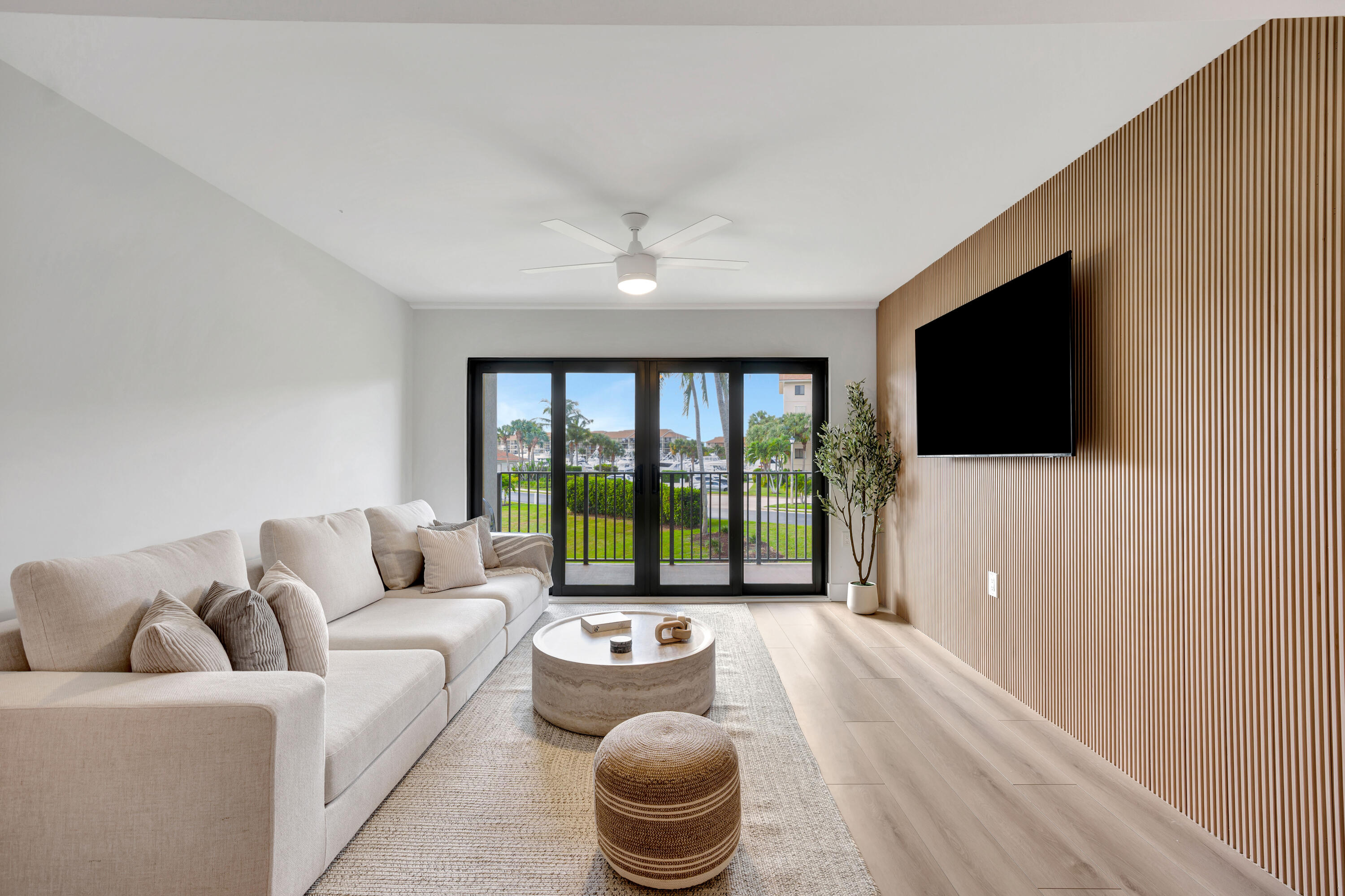 501 Seafarer Circle 204