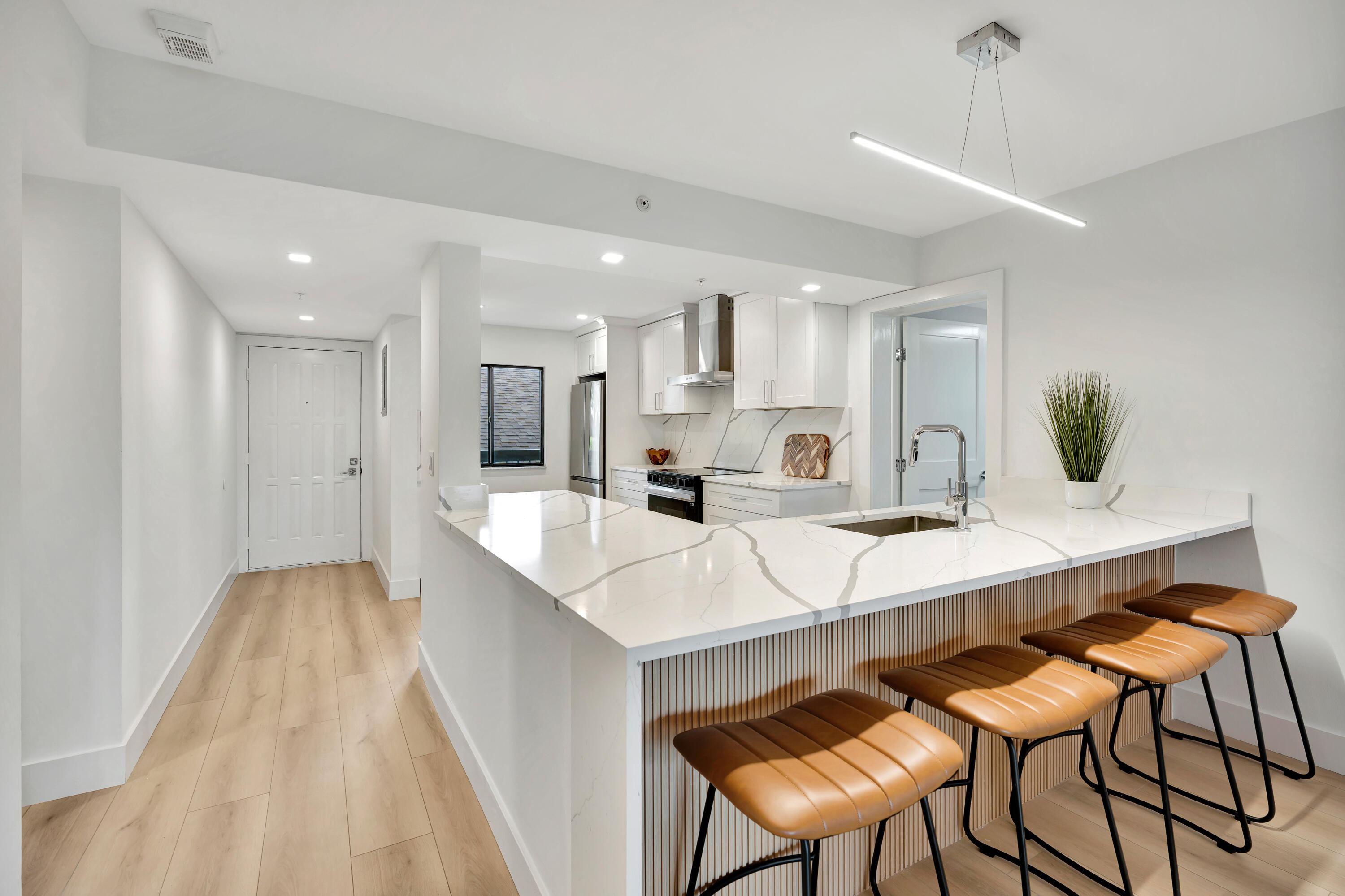 501 Seafarer Circle 204