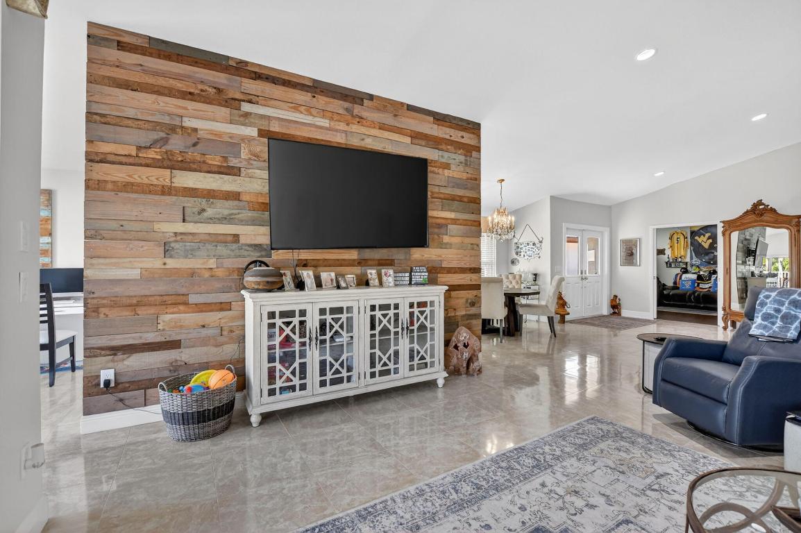 11270 Clover Leaf Circle