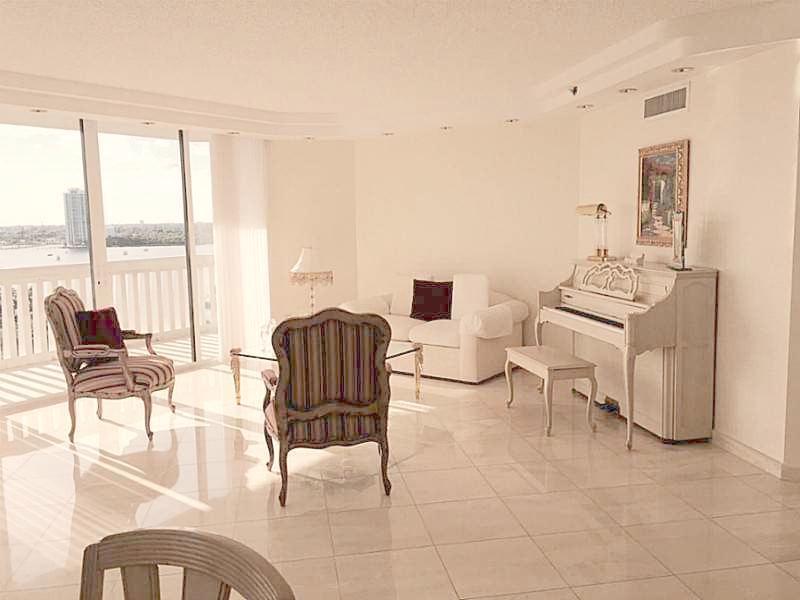 2000 Island Boulevard 1107