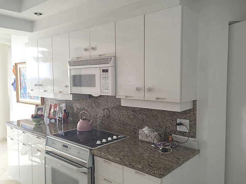 2000 Island Boulevard 1107