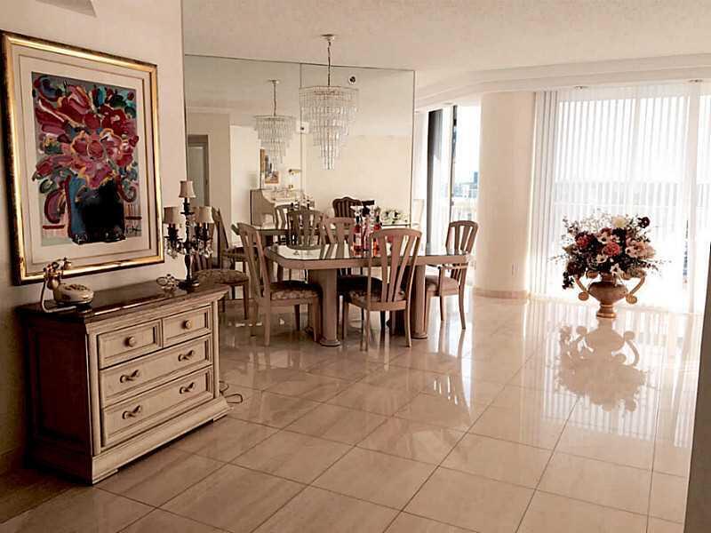 2000 Island Boulevard 1107