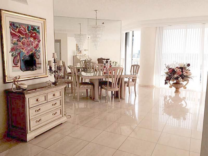 2000 Island Boulevard 1107