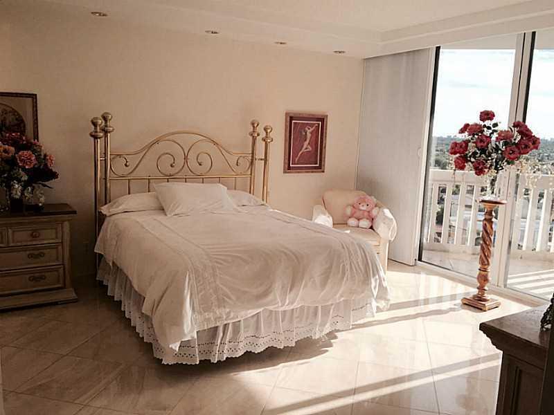 2000 Island Boulevard 1107