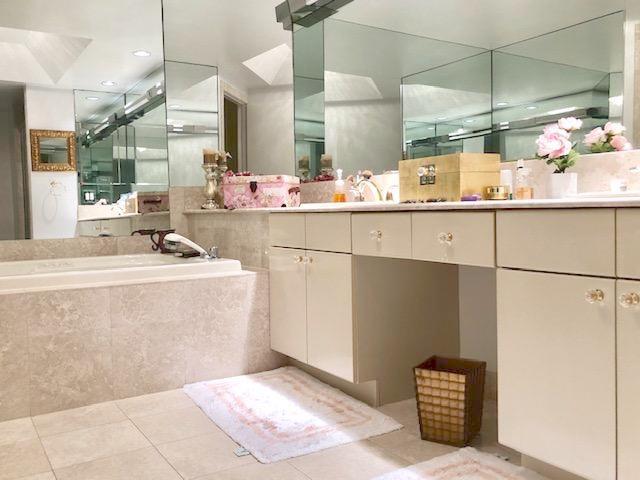 2000 Island Boulevard 1107