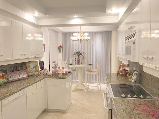 2000 Island Boulevard 1107