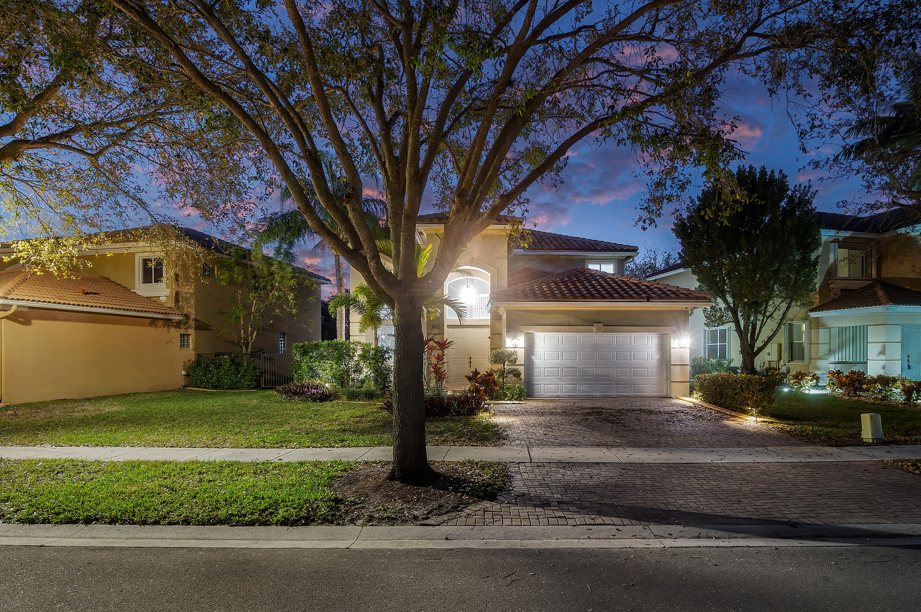 853 Gazetta Way