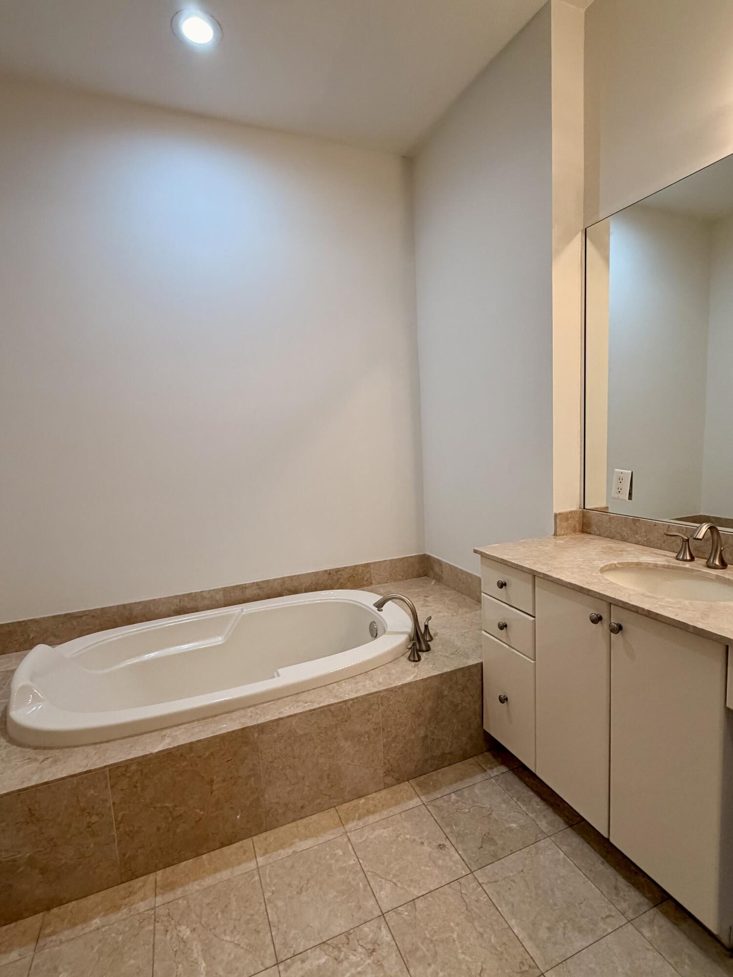 701 S Olive Avenue 315