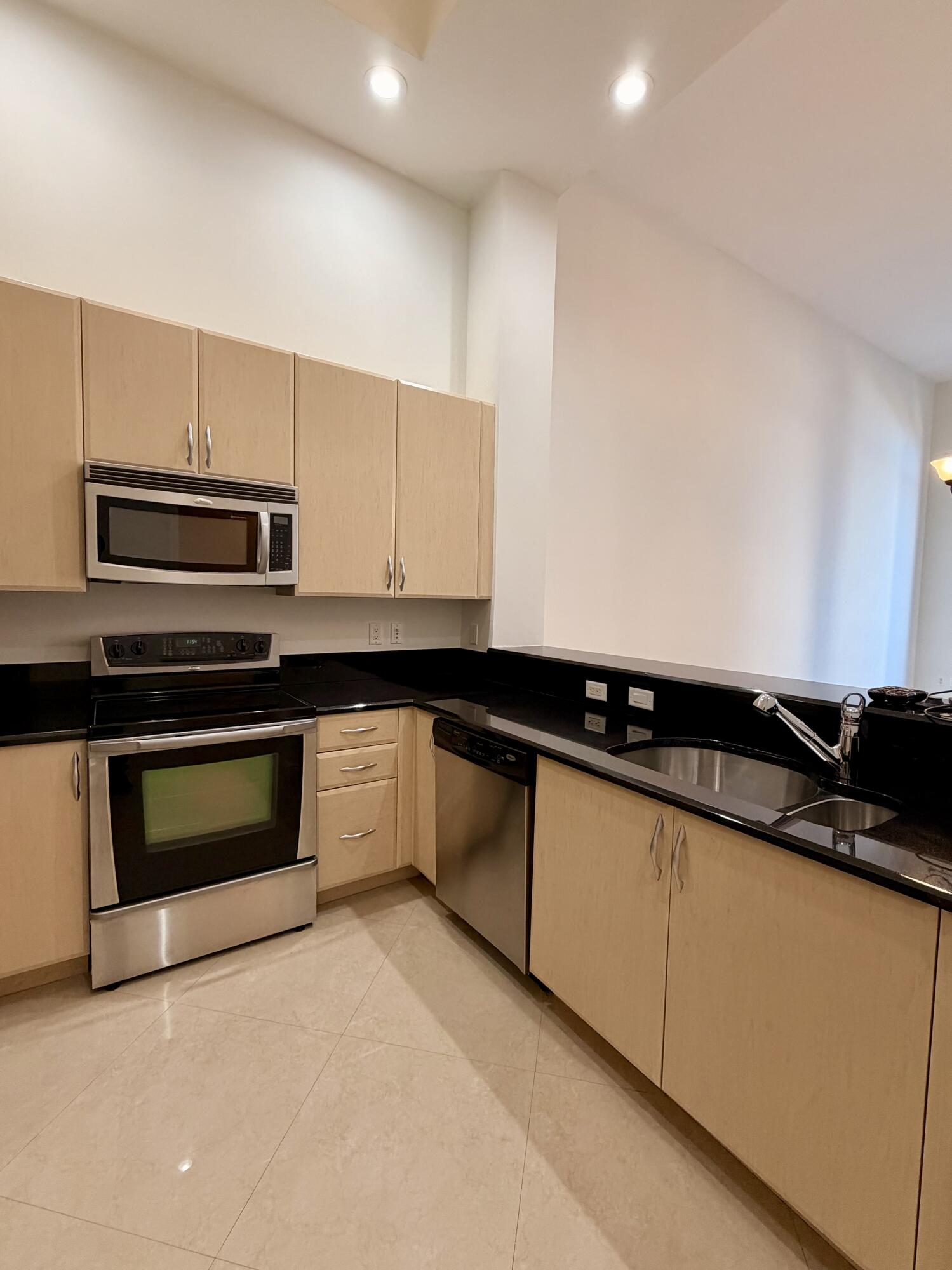701 S Olive Avenue 315