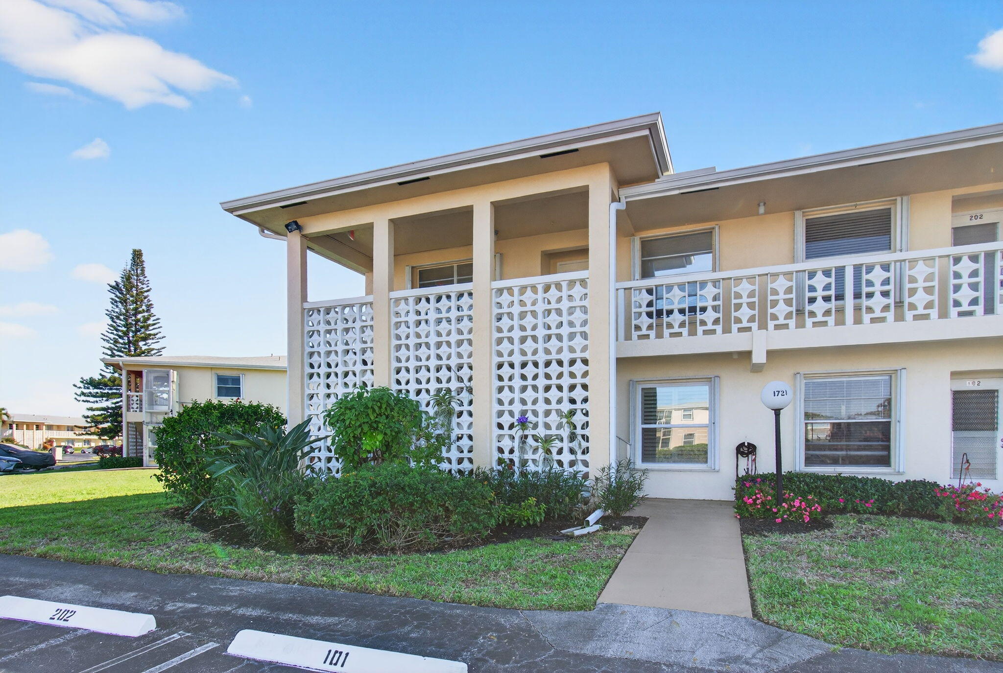 1721 NW 20th Avenue 201