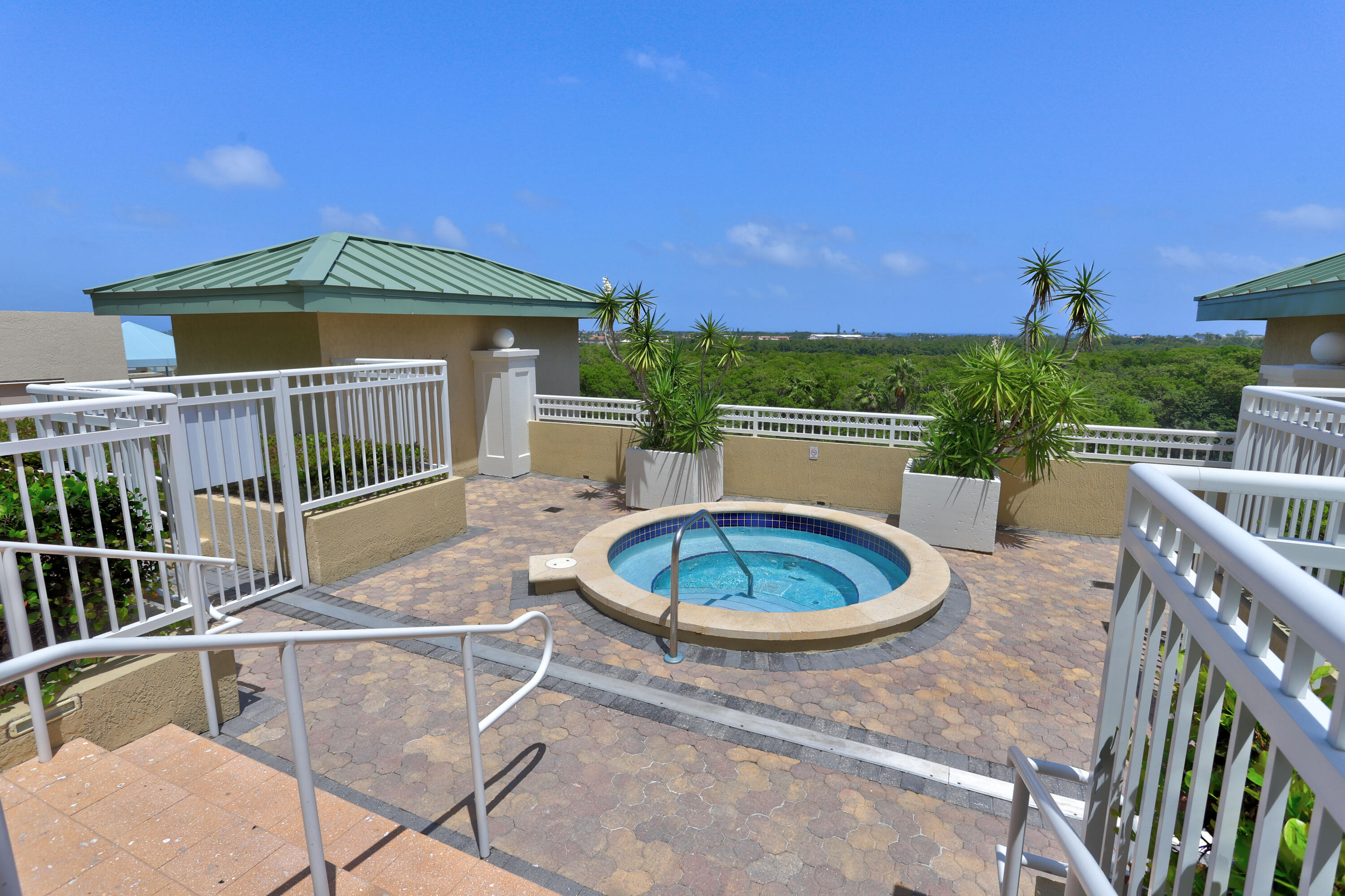 400 N Federal Highway 308n