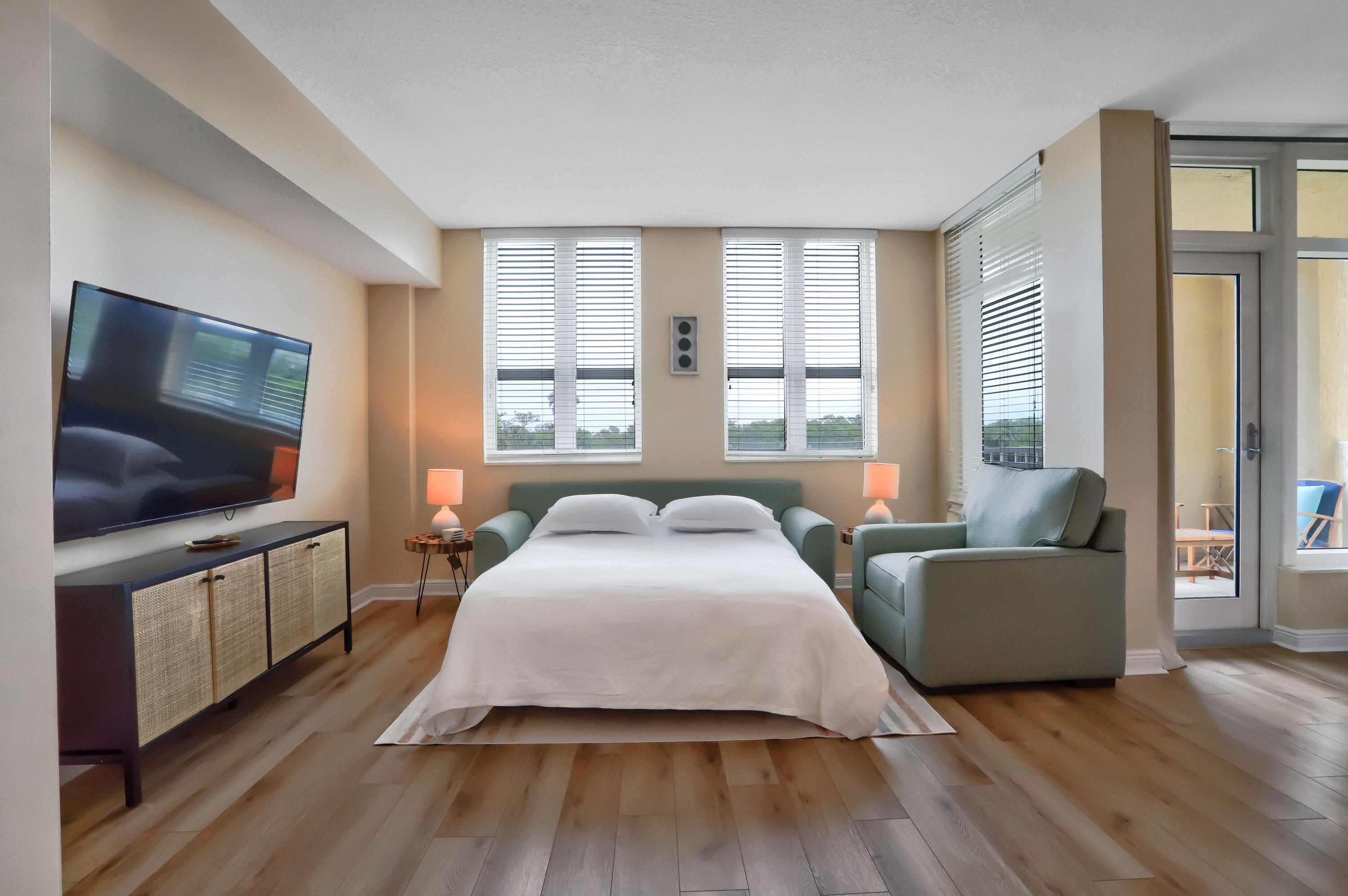 400 N Federal Highway 308n