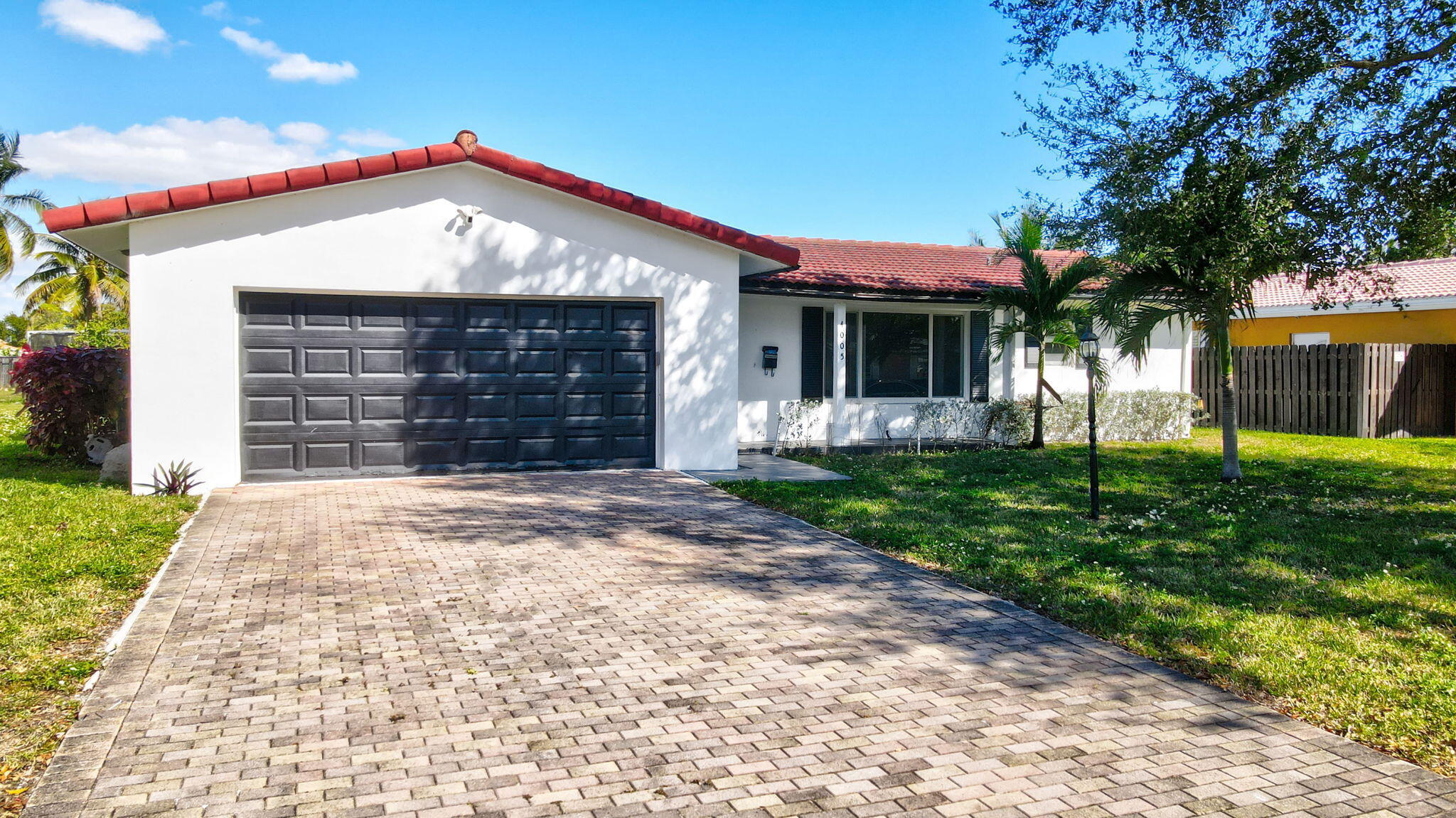 4005 NW 76th Avenue