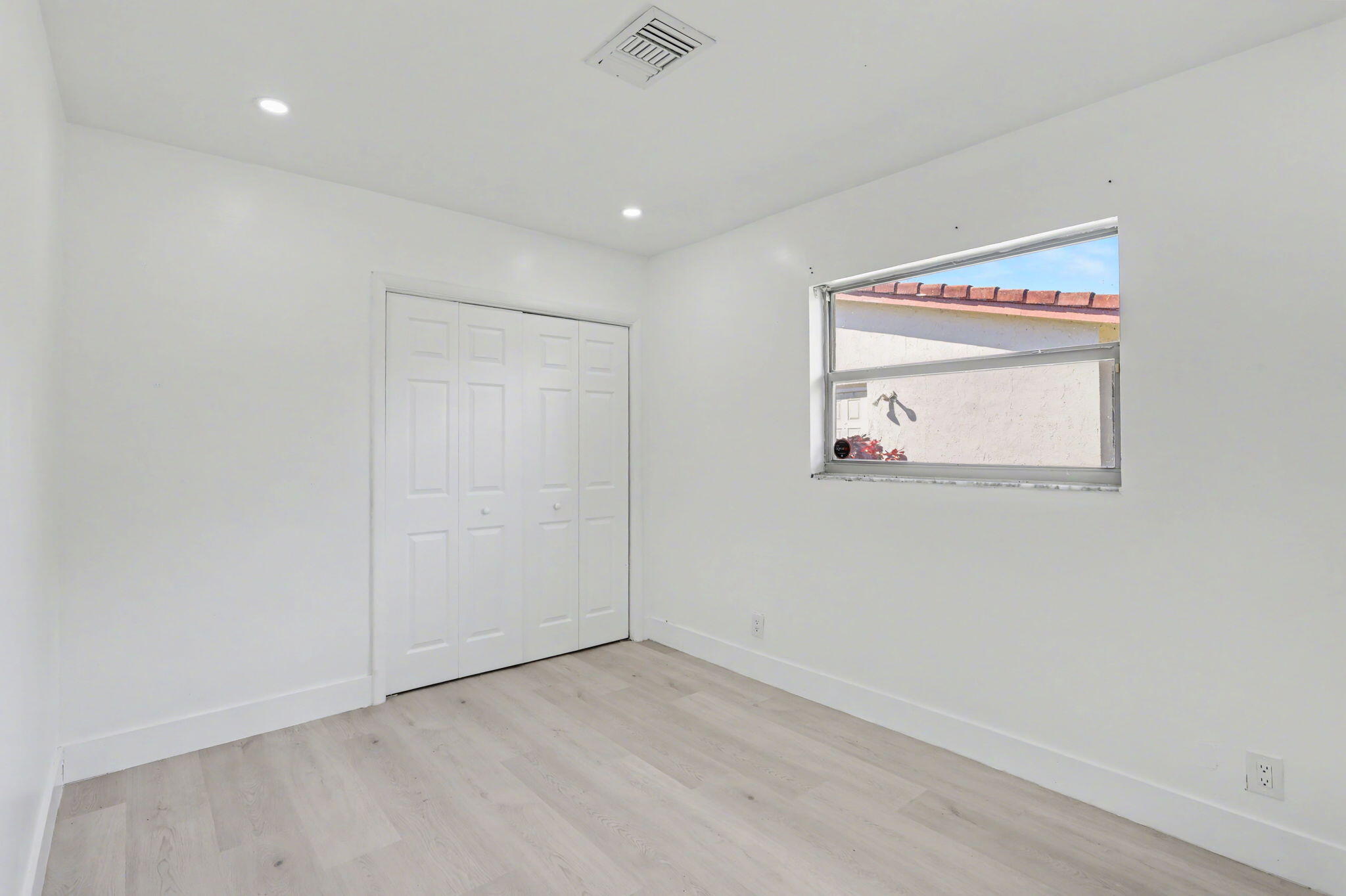 4005 NW 76th Avenue