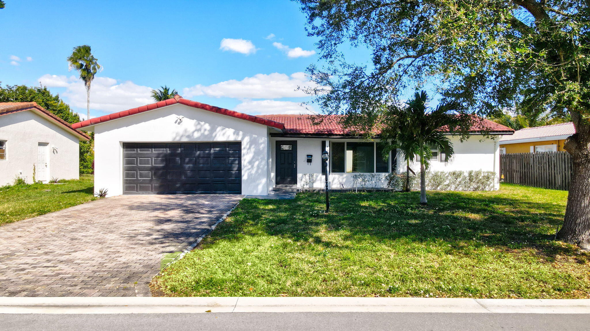 4005 NW 76th Avenue