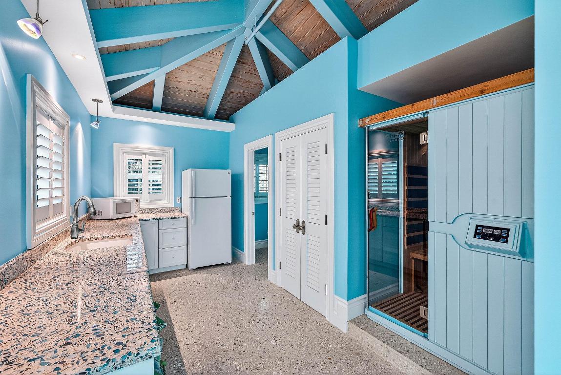 720 N Ocean Boulevard