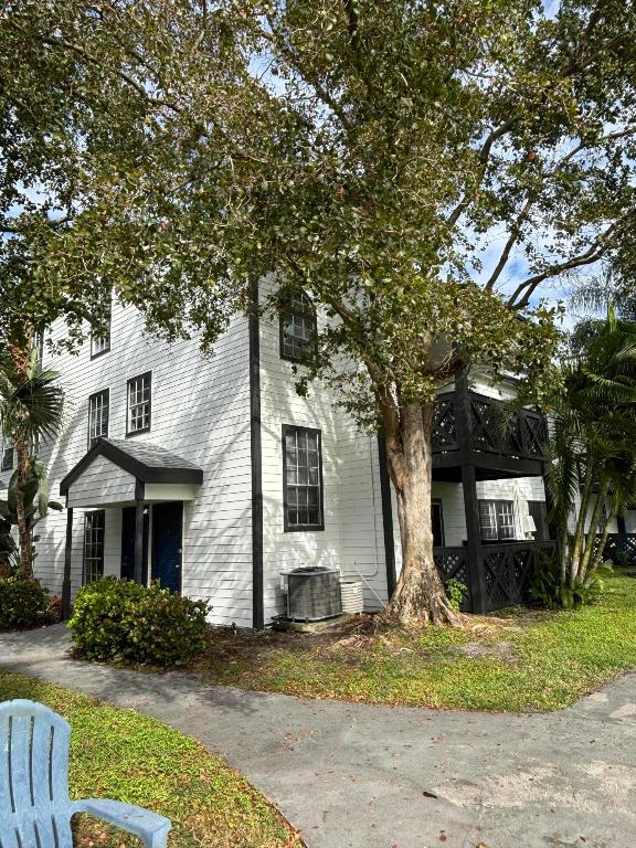 5048 Heatherhill Lane 1208