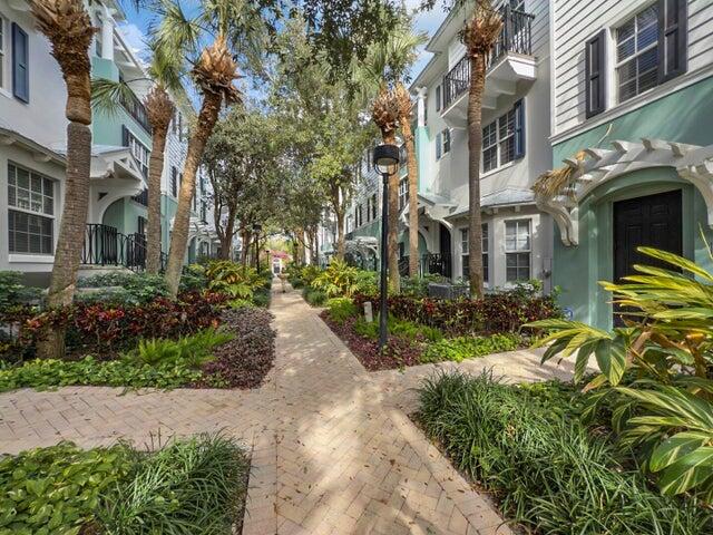 381 W Mallory Circle