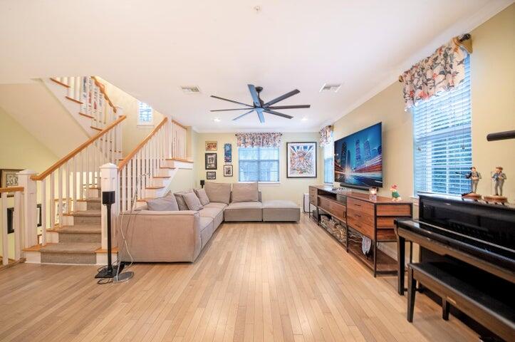 381 W Mallory Circle