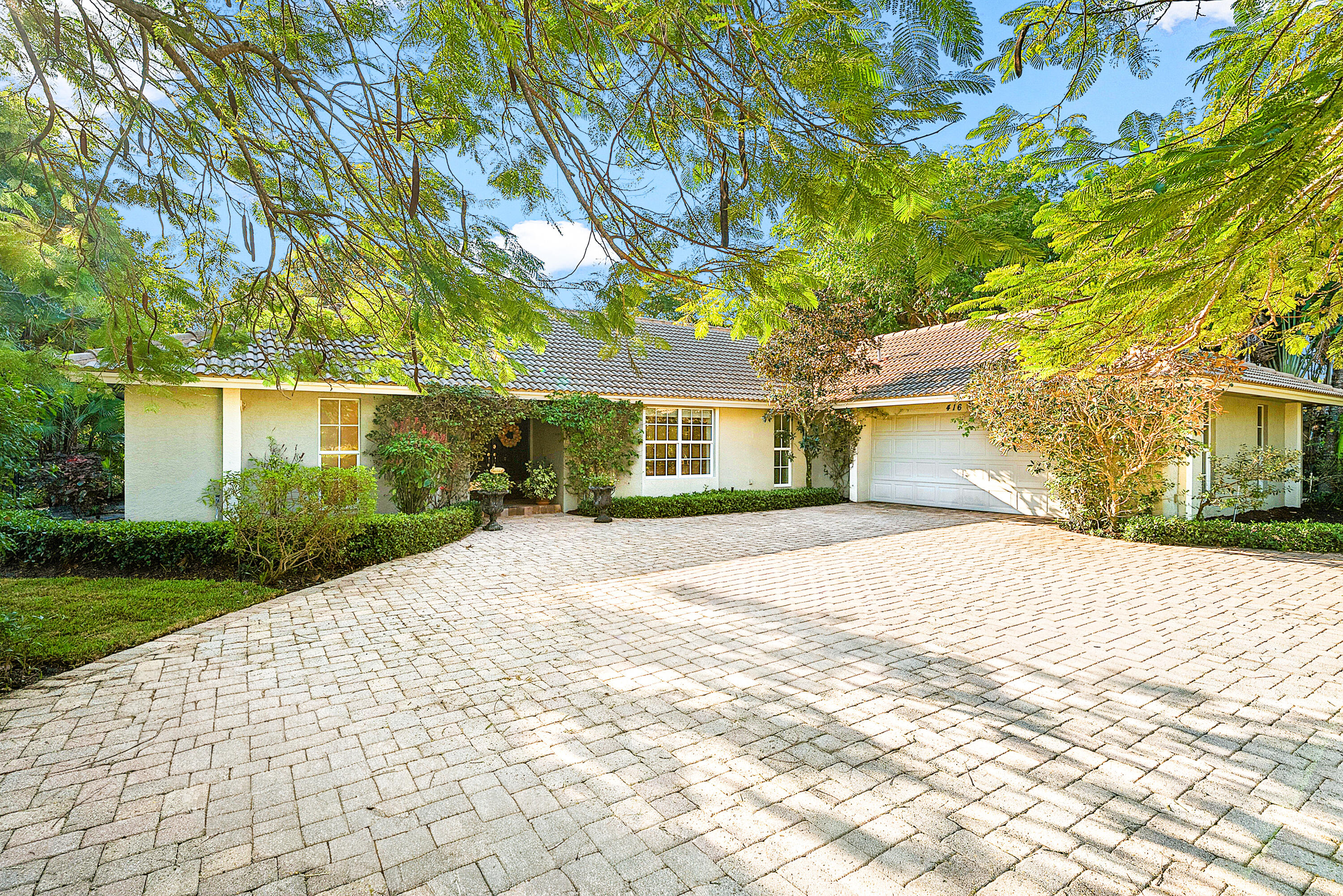 416 S Country Club Drive