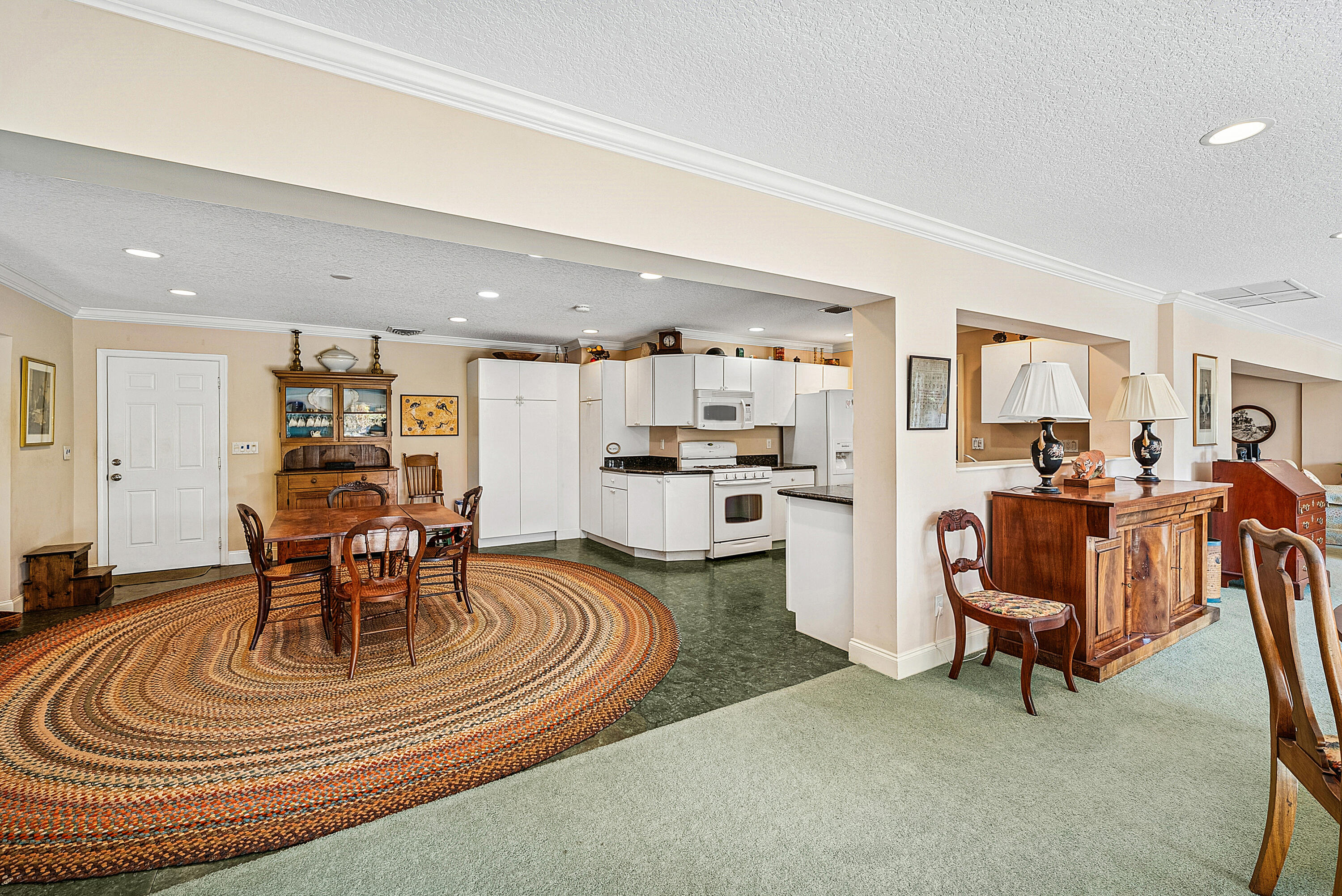 416 S Country Club Drive