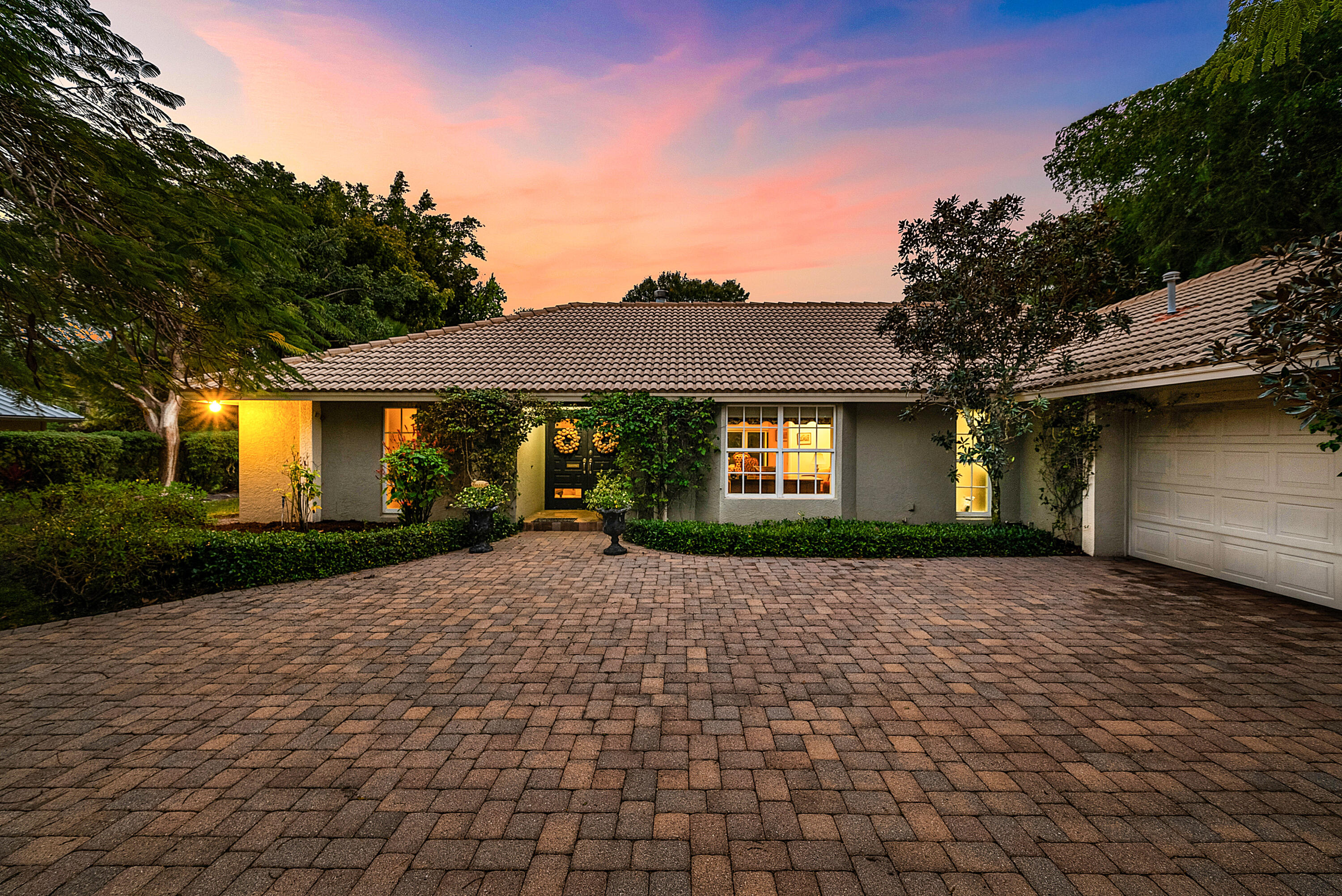 416 S Country Club Drive