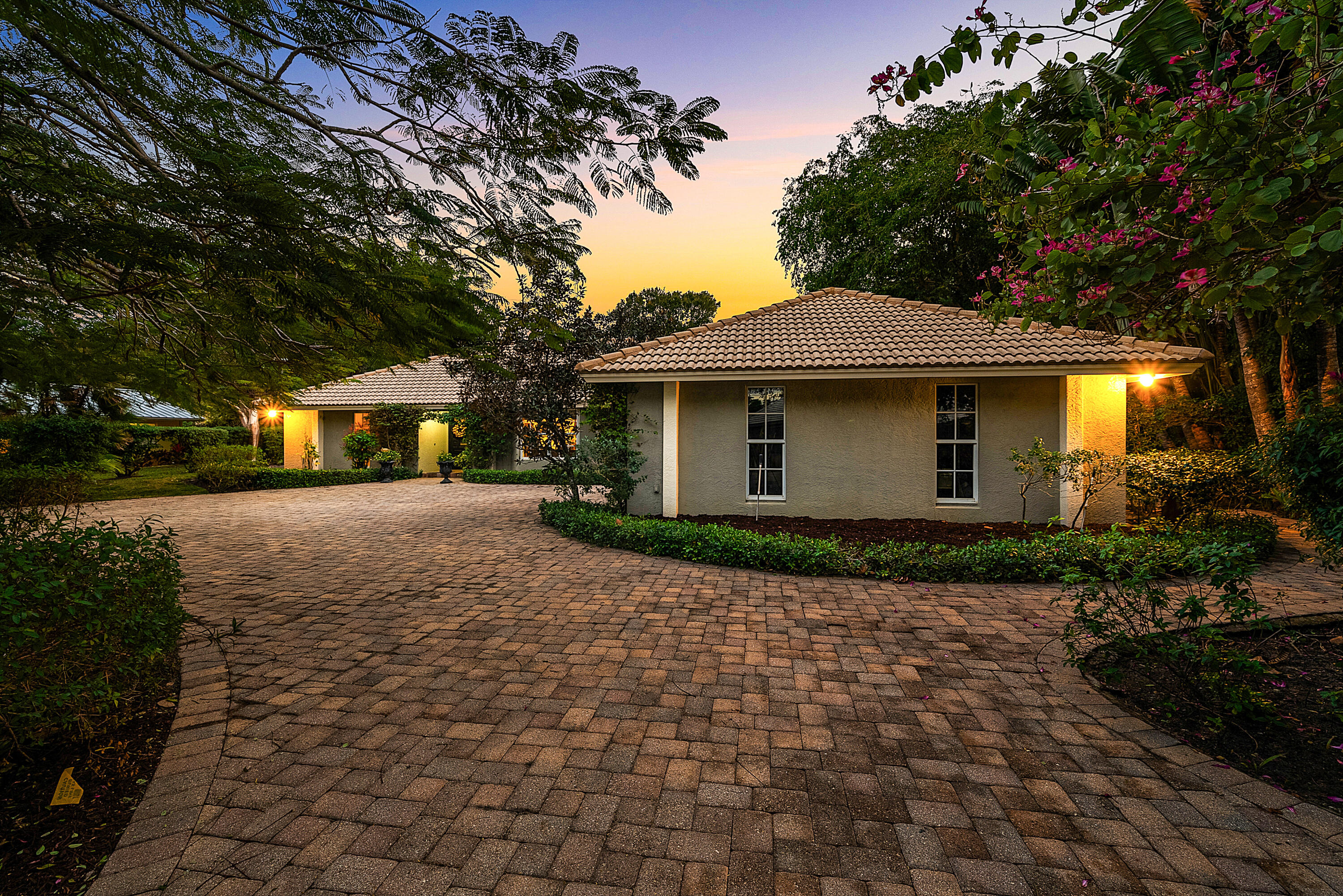 416 S Country Club Drive