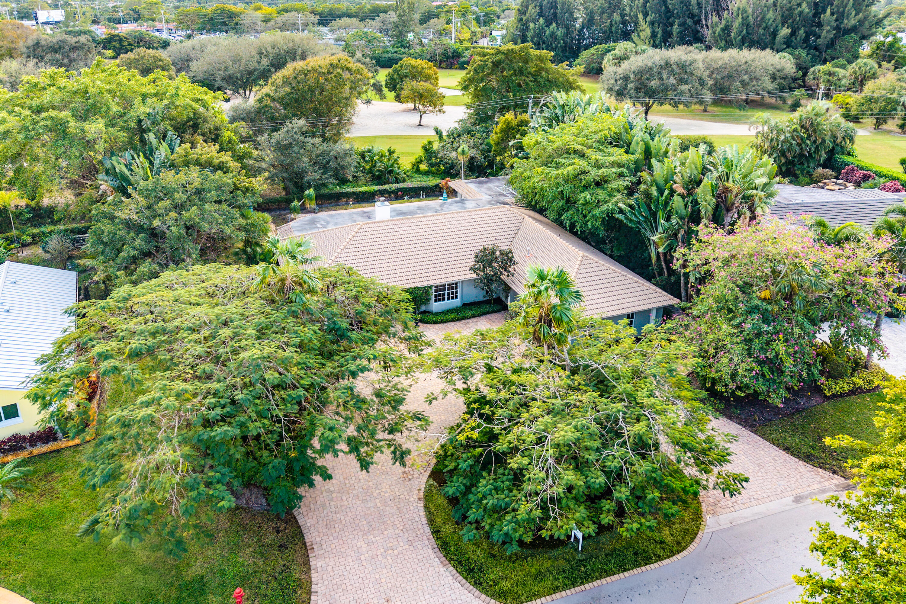 416 S Country Club Drive