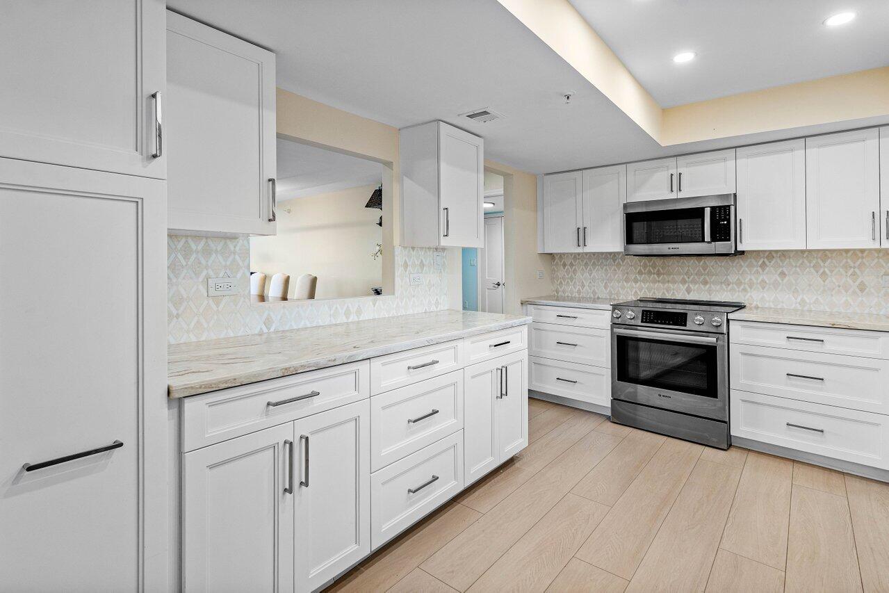 2450 Presidential Way 607