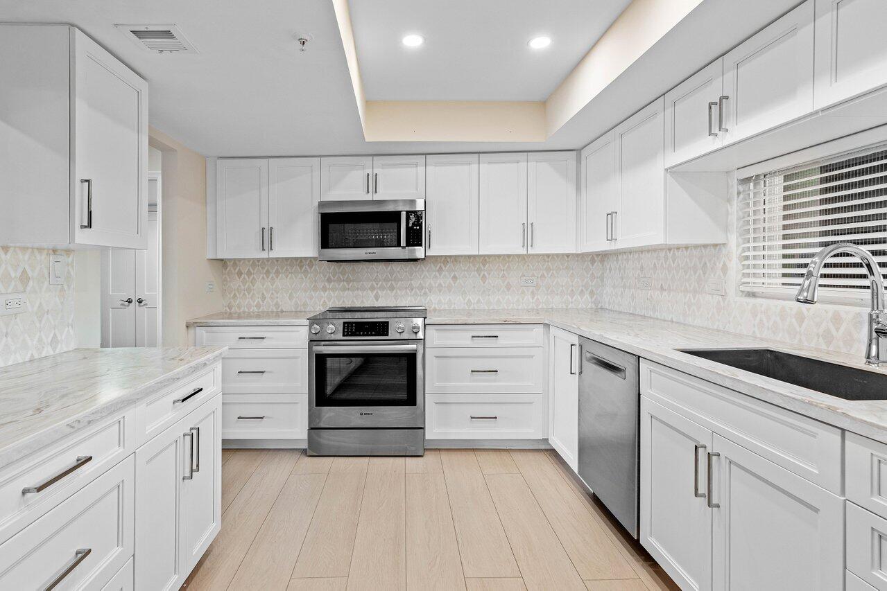 2450 Presidential Way 607