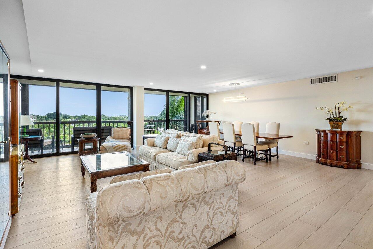 2450 Presidential Way 607