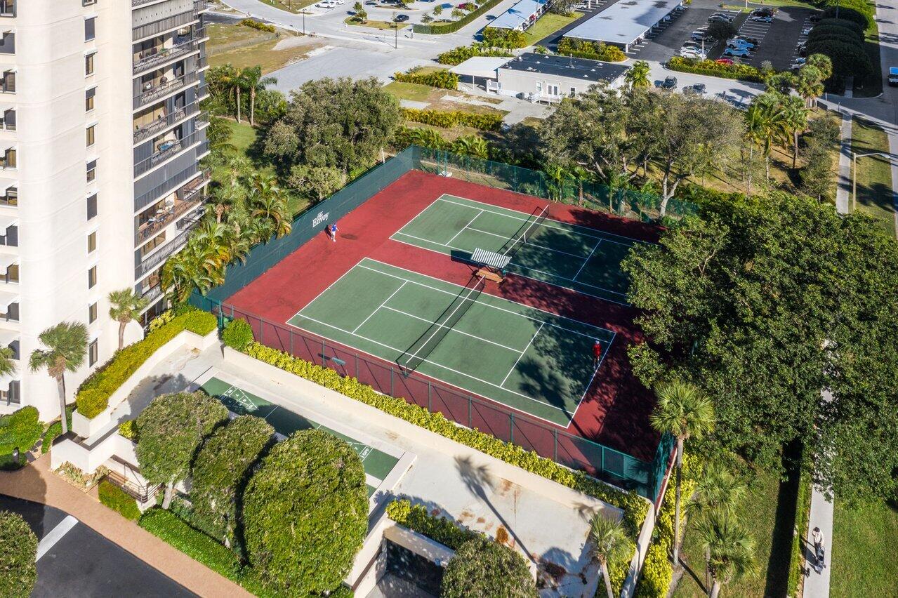 2450 Presidential Way 607