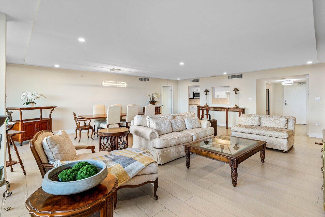 2450 Presidential Way 607