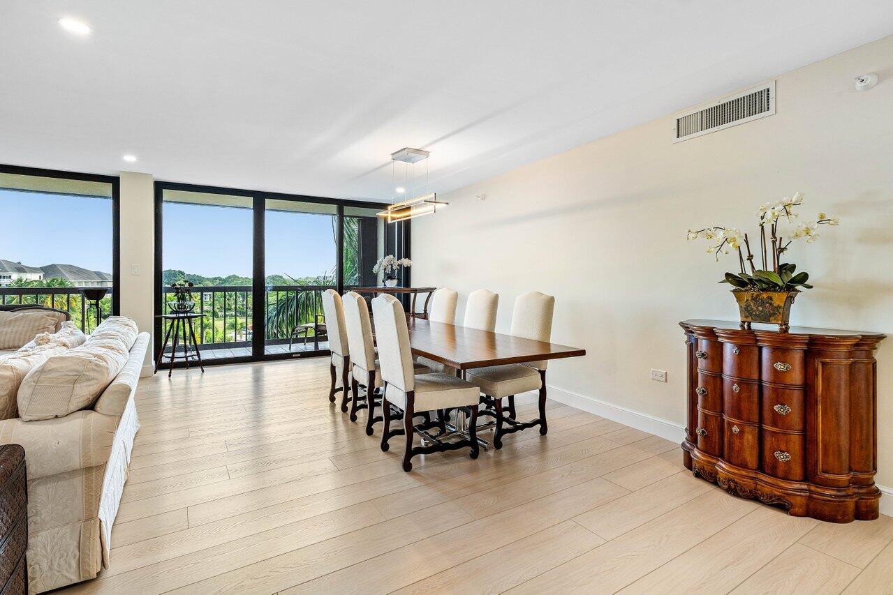 2450 Presidential Way 607