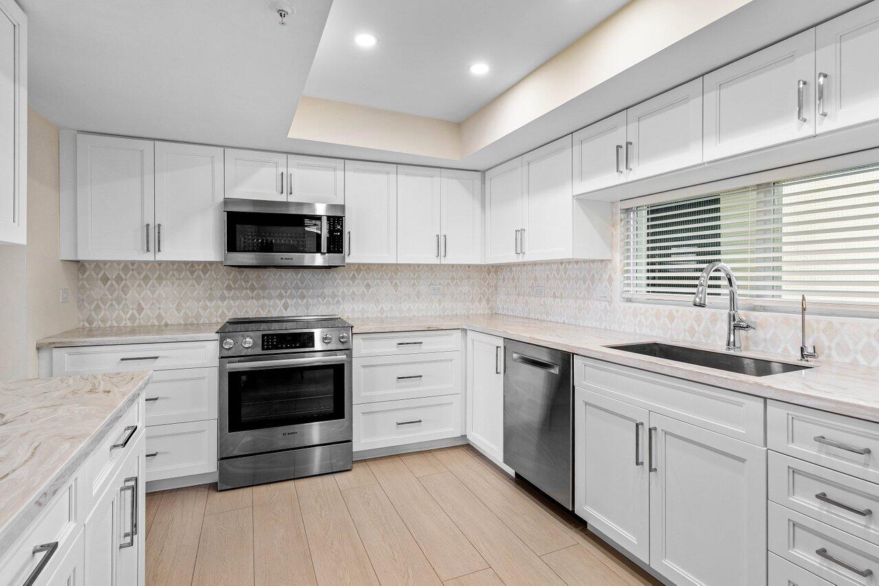 2450 Presidential Way 607