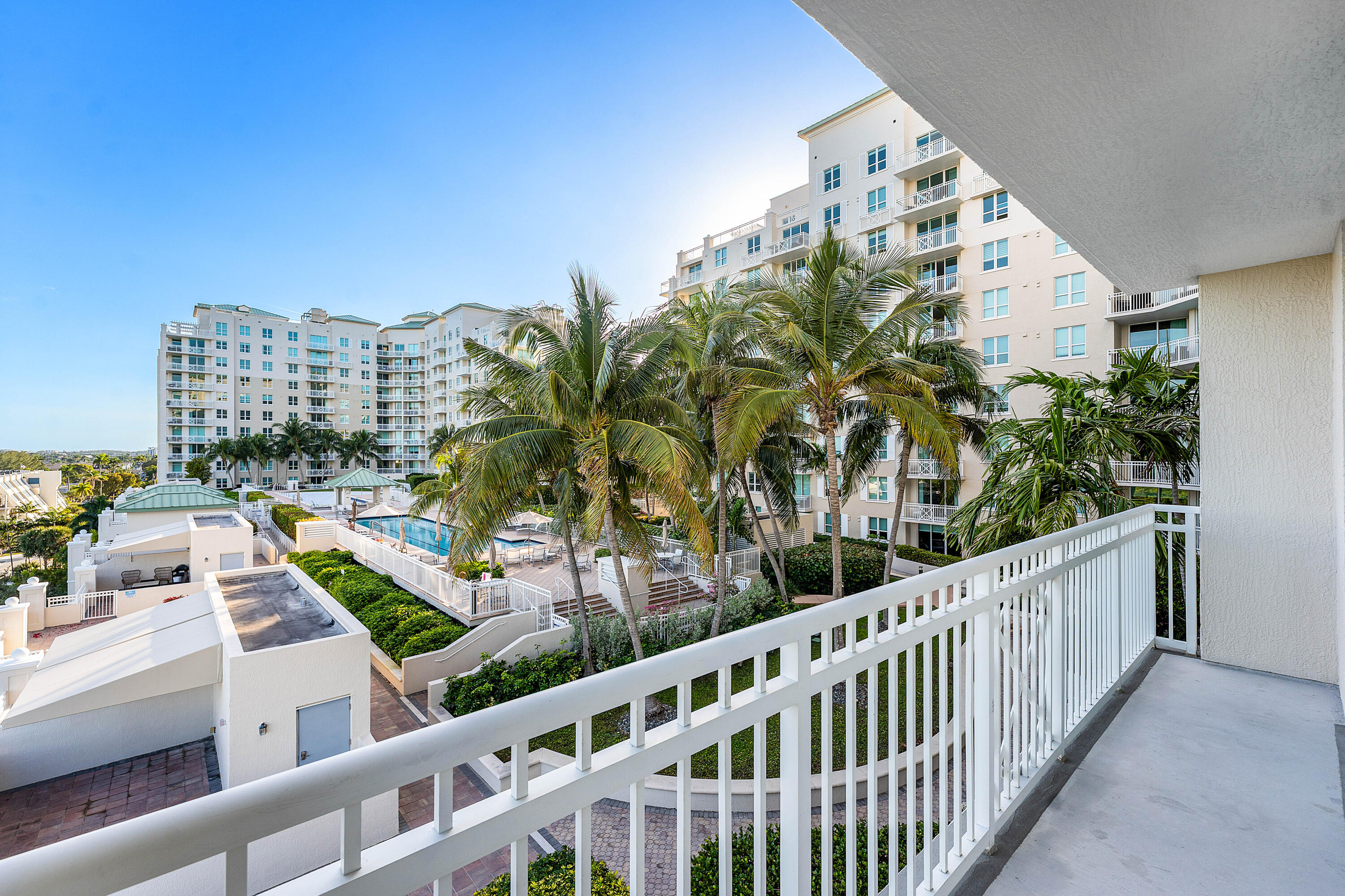 450 N Federal Highway 711