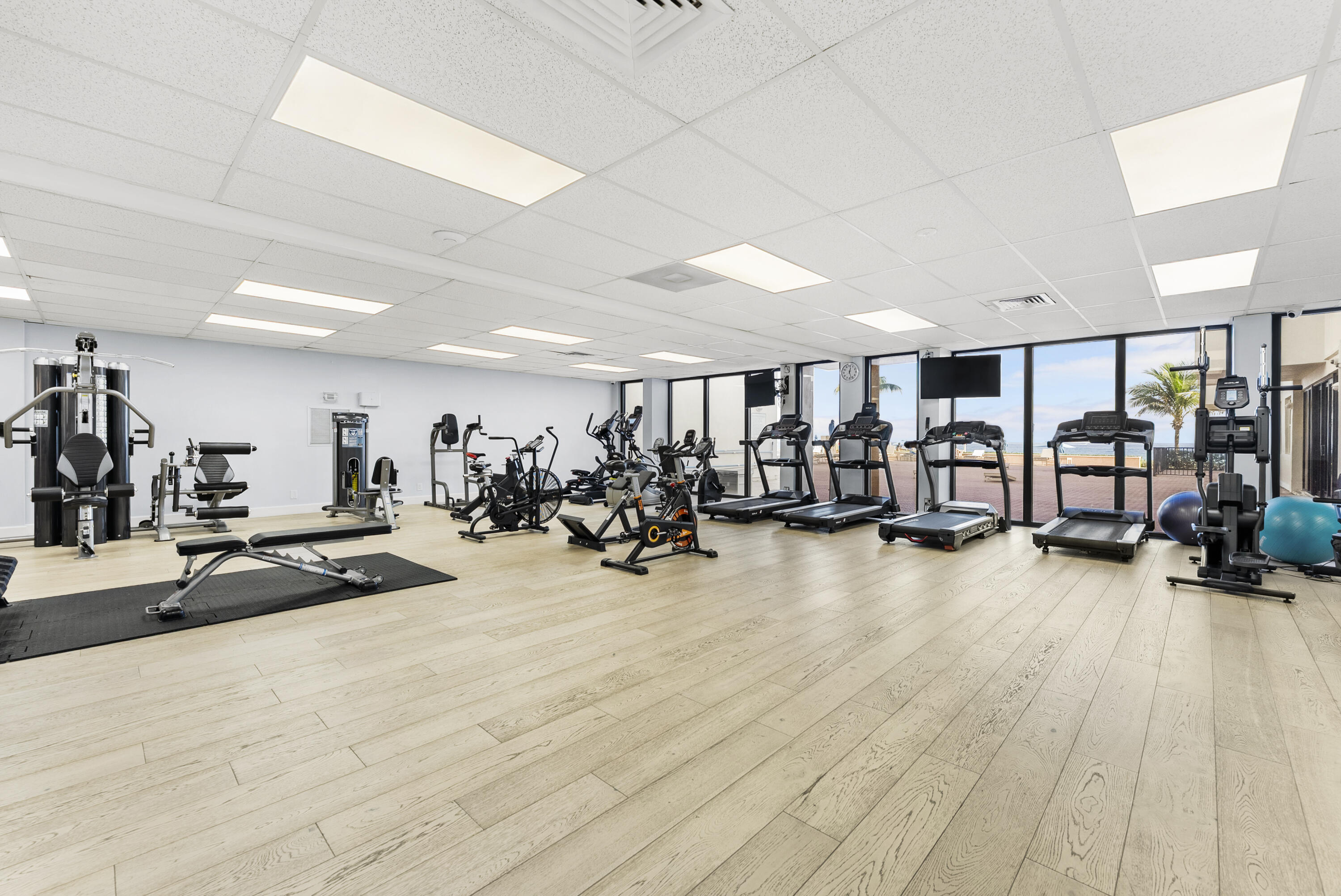 1149 Hillsboro Mile 1008