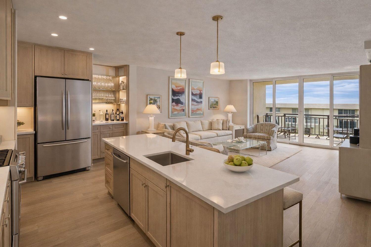 1149 Hillsboro Mile 1008