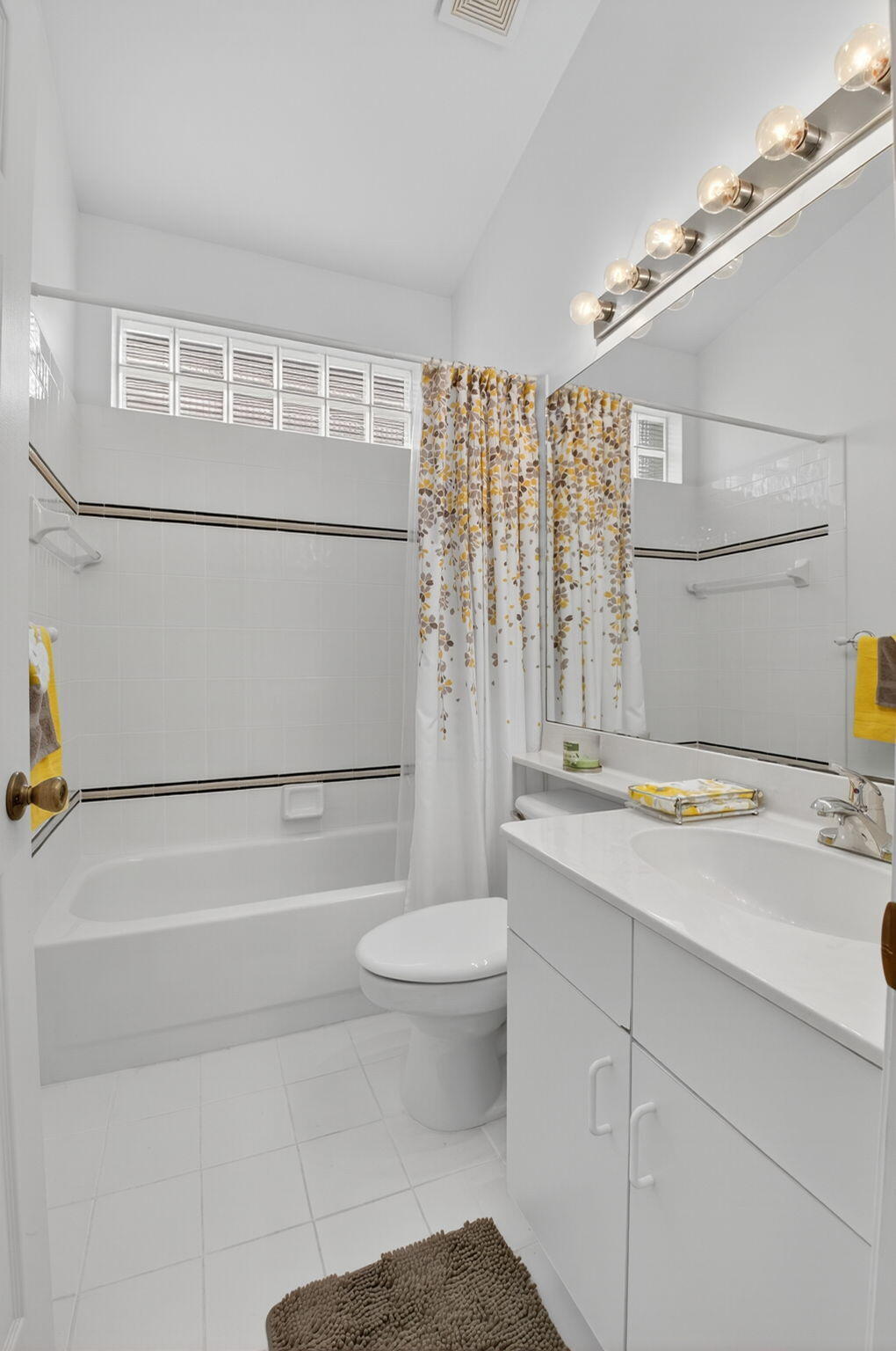 6032 Rossmoor Lakes Court