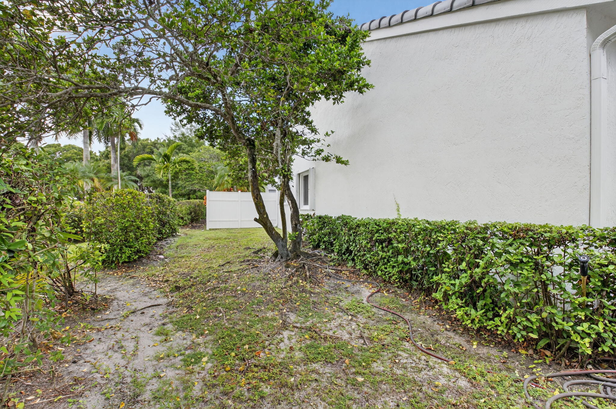 6032 Rossmoor Lakes Court