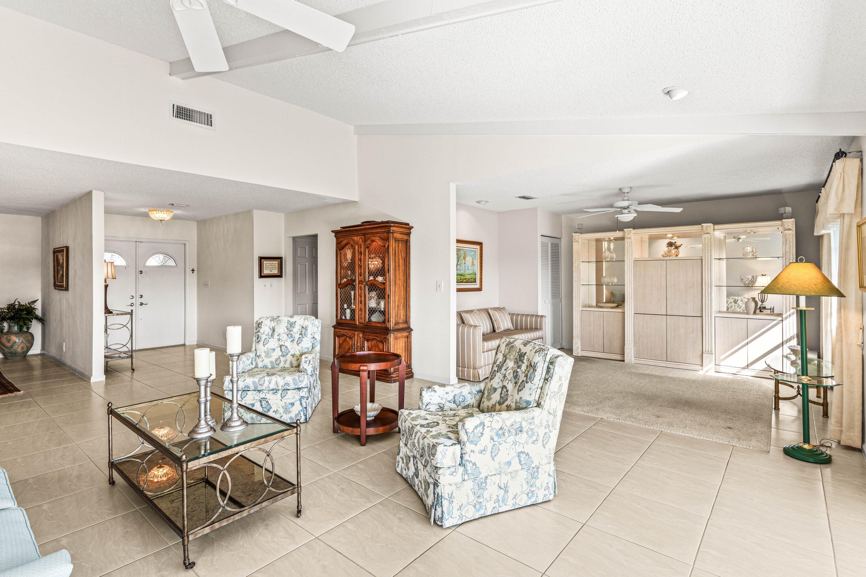 6426 Casabella Lane